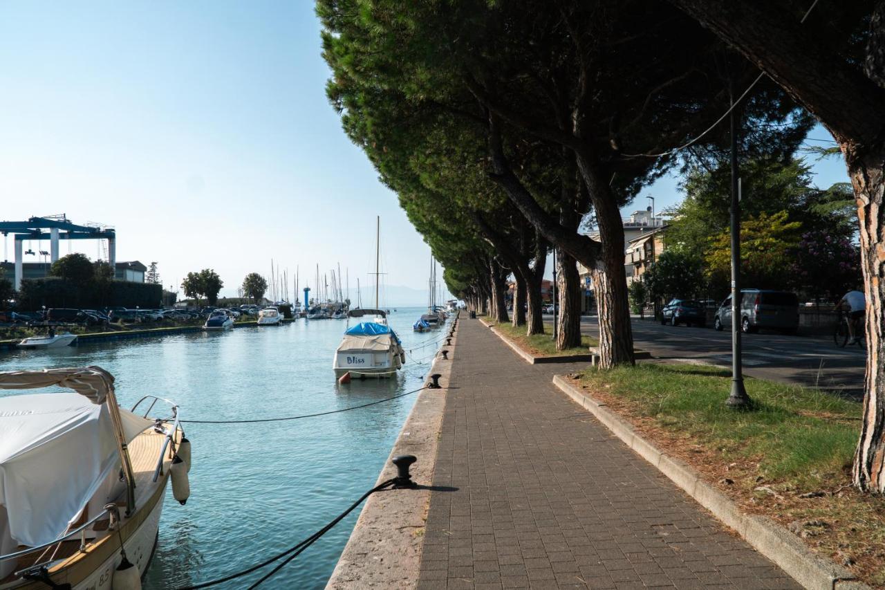 Sweet Home Lungolago Garibaldi Peschiera del Garda Exterior photo