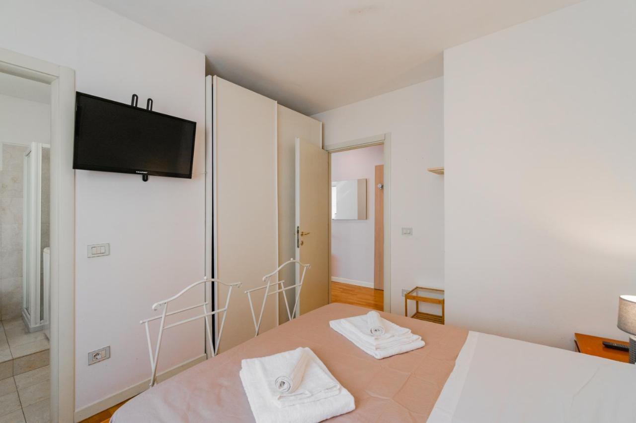 Sweet Home Lungolago Garibaldi Peschiera del Garda Exterior photo