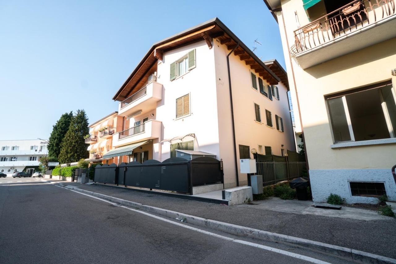 Sweet Home Lungolago Garibaldi Peschiera del Garda Exterior photo